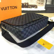 Louis Vuitton DISTRICT - 5