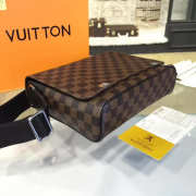 Louis Vuitton DISTRICT 3429 - 2