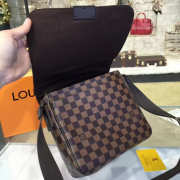 Louis Vuitton DISTRICT 3425 - 6