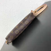 LV POCHETTE ACCESSOIRES Monogram Canvas 22.5CM - 5