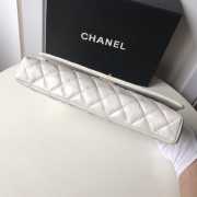 Chanel Palm print calfskin clutch White 002 - 3