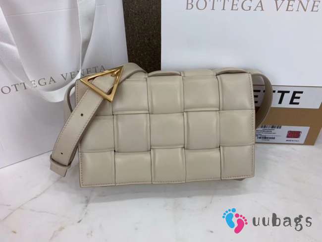 BOTTEGA VENETA PADDED CASSETTE BAG WHITE - 1