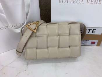 BOTTEGA VENETA PADDED CASSETTE BAG WHITE