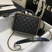 Chanel Vanity Case Black Small 18cm - 3