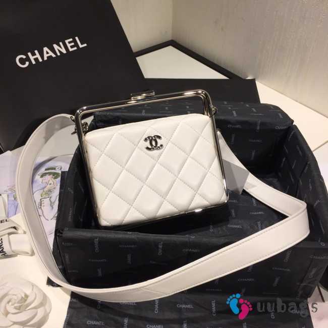 Chanel Cosmetic Bag 18cm - 1