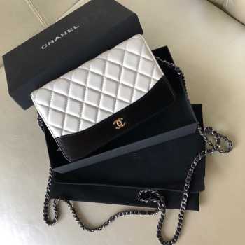 Chanel WOC black and white 19cm