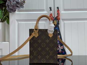 LV PETIT SAC PLAT MINI 