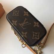 LV Phone Box M44914 - 5