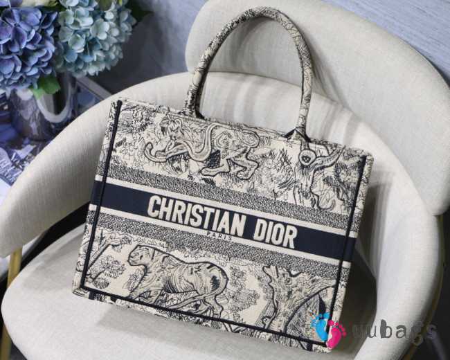 Dior Book Tote Black Tiger small size  - 1