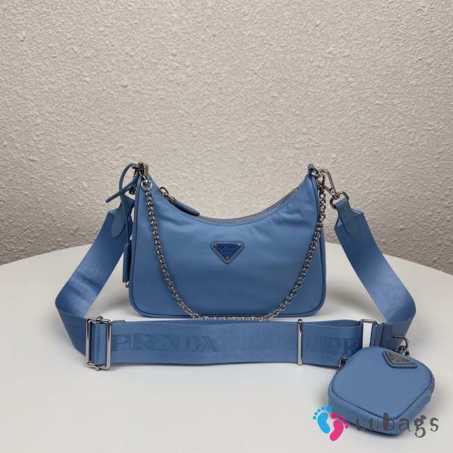 Prada Re-Edition 2005 nylon shoulder bag blue 18x22x6.5cm - 1