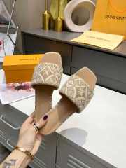 LV slippers new - 5