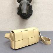 Bottega Veneta Belt Cassette bag in beige - 2