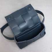 Bottega Veneta Belt Cassette bag in blue - 2