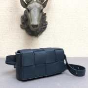 Bottega Veneta Belt Cassette bag in blue - 3