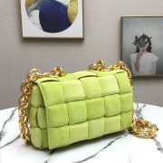 Bottega Veneta The Chain Cassette Green Velvet Bag - 3