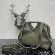 Bottega Veneta top handle bag in camping  - 3