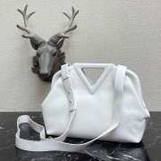 Bottega Veneta top handle bag in white - 2