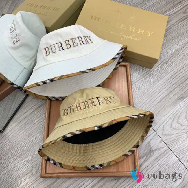 Burberry round hat  - 1