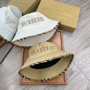 Burberry round hat  - 1