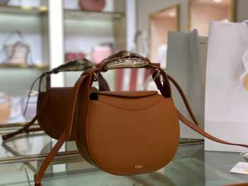 Chloe kiss purse in small grain calfskin brown