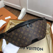 Louis Vuitton Discovery Bumbag Monogram Eclipse Canvas M44336 - 4