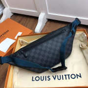 Louis Vuitton Discovery Bumbag Monogram in Grey M43644 - 5