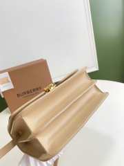 Burberry TB crossbody bag in beige 21cm - 3