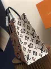 Louis Vuitton Onthego GM M45815 White 41x34x19cm  - 4