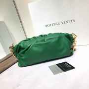 Bottega Veneta The Chain Pouch green shoulder bag - 2