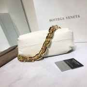 Bottega Veneta The Chain Pouch white shoulder bag - 2