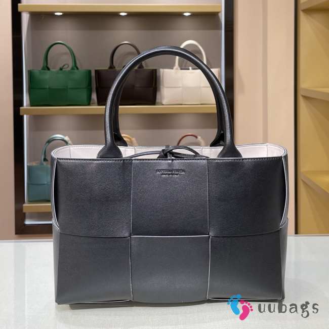 Bottega Veneta Intrecciato lamp skin tote black bag 609175 - 1