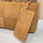 Bottega Veneta Intrecciato lamp skin tote brown velvet bag 609175 - 5