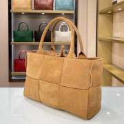 Bottega Veneta Intrecciato lamp skin tote brown velvet bag 609175 - 6