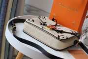 Louis Vuitton Crafty Pochette Metis in White M45385  - 6