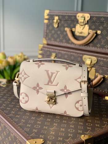 Louis Vuitton Pochette Métis Bicolor Leather M45596