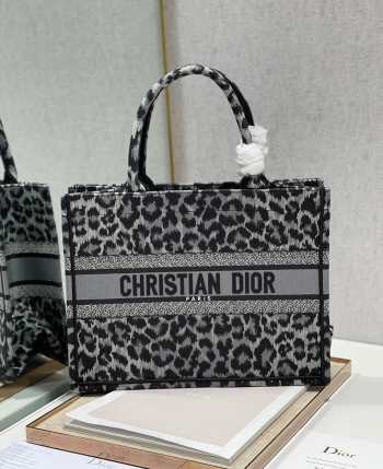 Dior Tote Book Maria Grazia Chiuri 36cm