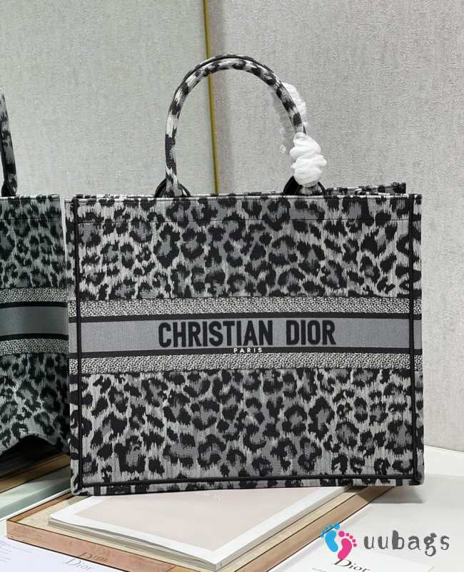 Dior Tote Book Maria Grazia Chiuri 41cm - 1