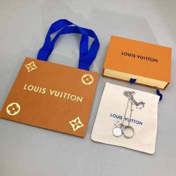 Louis Vuitton necklace 