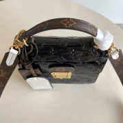 Louis Vuitton LV Spring Street M90376 - 6