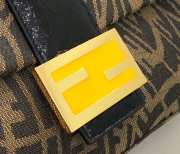 Fendi Baguette 1997 brown glazed canvas bag 28x13.5x6cm - 4