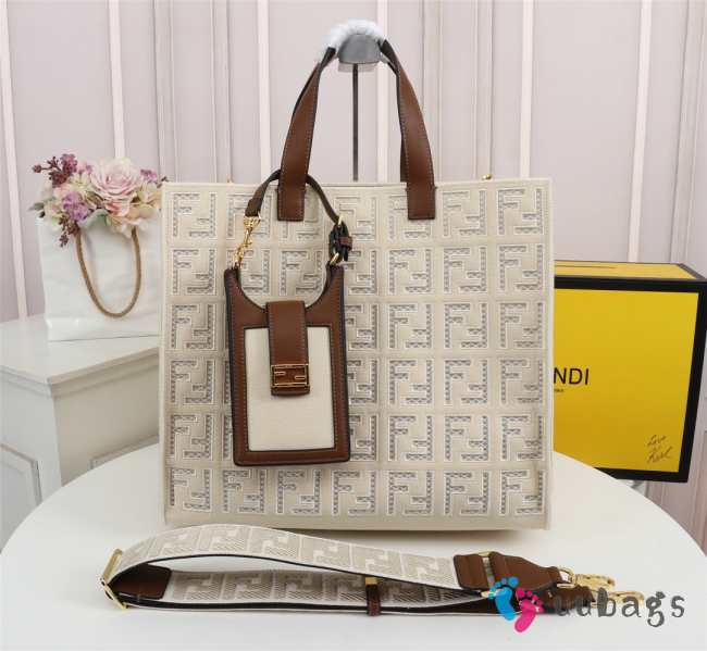 Fendi FF monogram totebag in white F0608  - 1