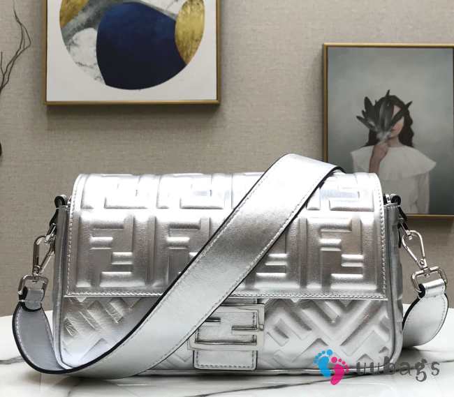 Fendi Baguette Silver leather bag 26cm - 1