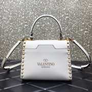 Valentino Garavani Rockstud Alcove white leather tote bag - 5