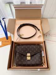 Louis Vuitton M40780 Monogram Pochette Metis Messenger - 6