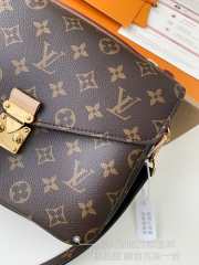 Louis Vuitton M40780 Monogram Pochette Metis Messenger - 4