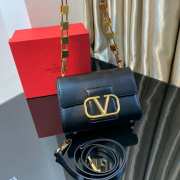 Valentino Garavani Stud Sign black bag  - 3