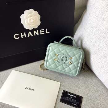 Chanel small vanity case green 18x14x8cm