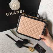 Chanel Vanity Case cowhide leather pink and black  - 4