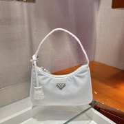 Prada re-edition 2000 nylon mini bag 1NE515 white 23x13x5cm - 1