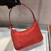 Prada re-edition 2005 nylon mini bag 1NE204 red 22x12x6cm - 2